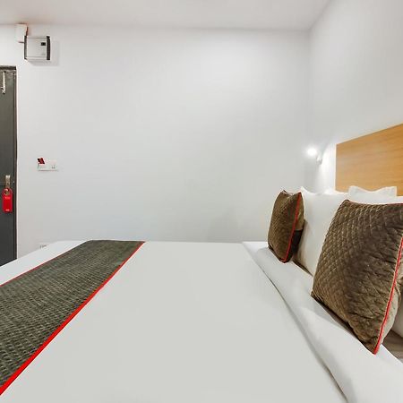 Super Townhouse The Cinco Hotel Near Esi Hospital 海得拉巴 外观 照片