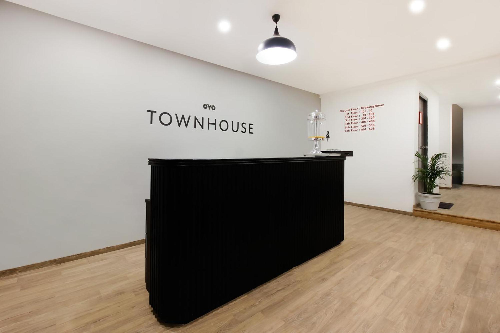 Super Townhouse The Cinco Hotel Near Esi Hospital 海得拉巴 外观 照片
