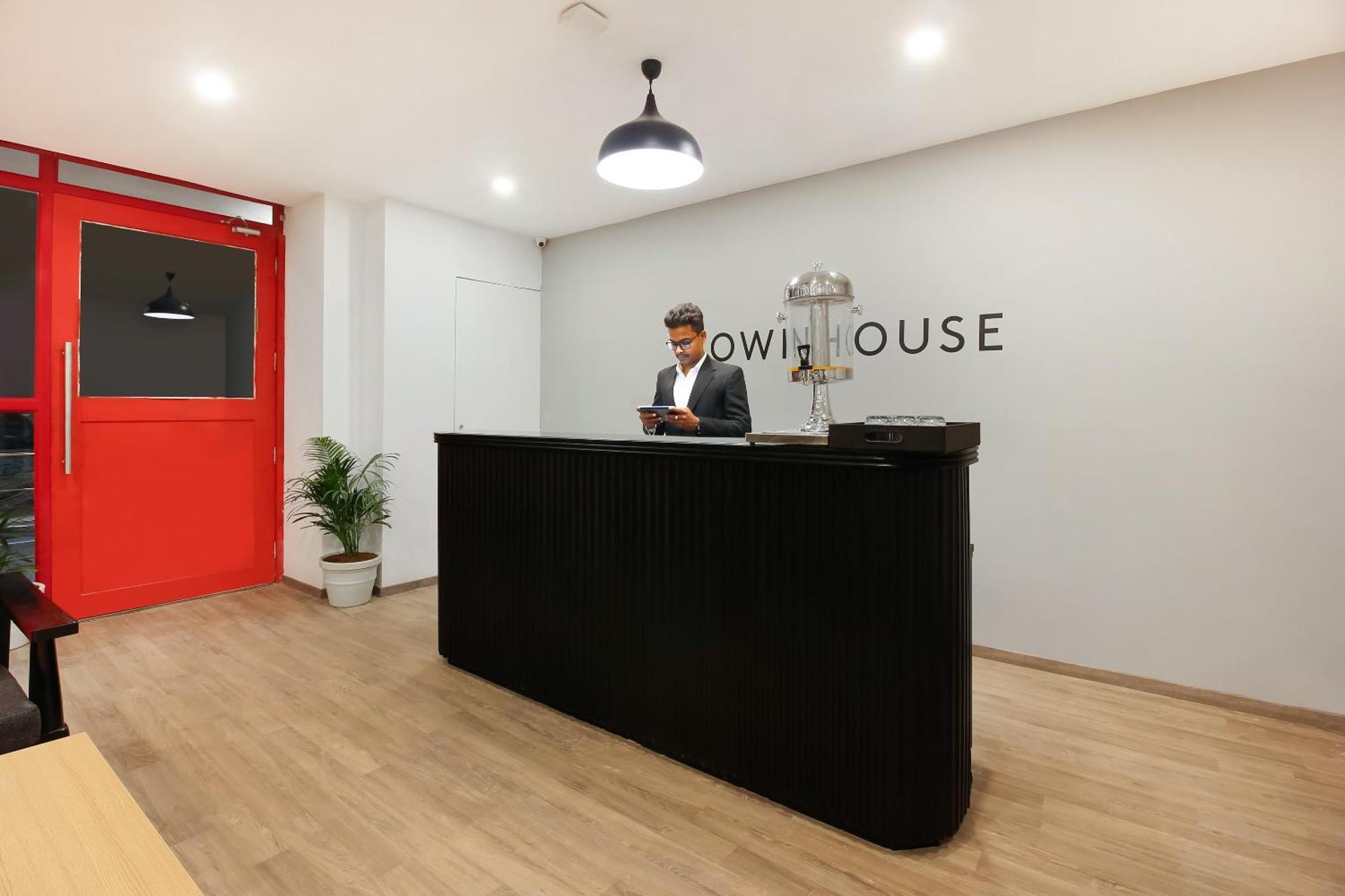 Super Townhouse The Cinco Hotel Near Esi Hospital 海得拉巴 外观 照片