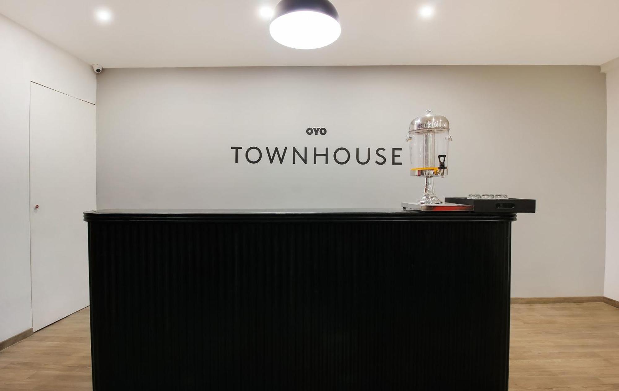 Super Townhouse The Cinco Hotel Near Esi Hospital 海得拉巴 外观 照片