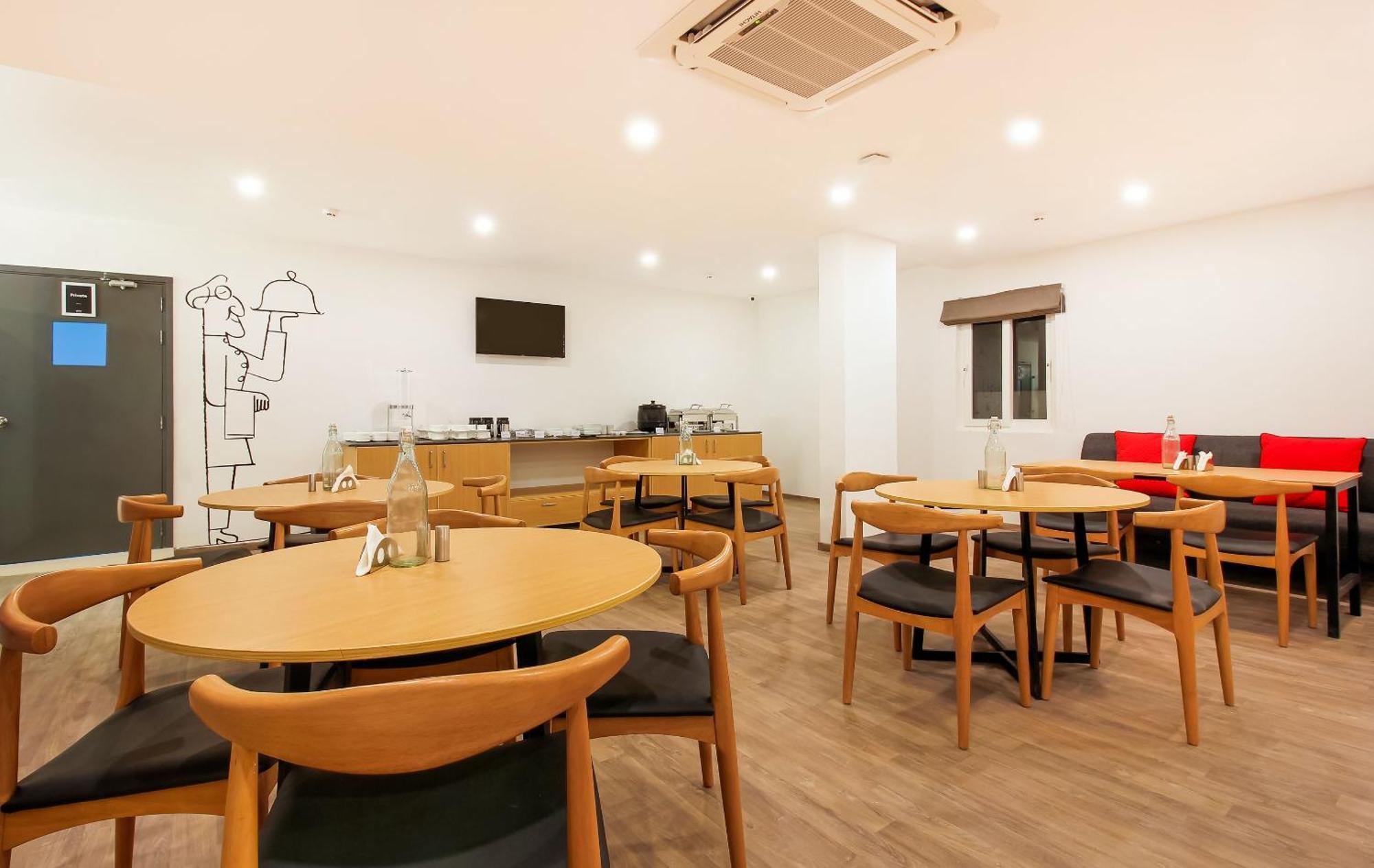 Super Townhouse The Cinco Hotel Near Esi Hospital 海得拉巴 外观 照片