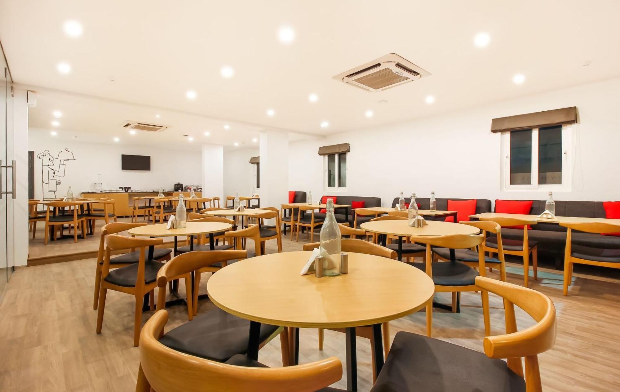 Super Townhouse The Cinco Hotel Near Esi Hospital 海得拉巴 外观 照片