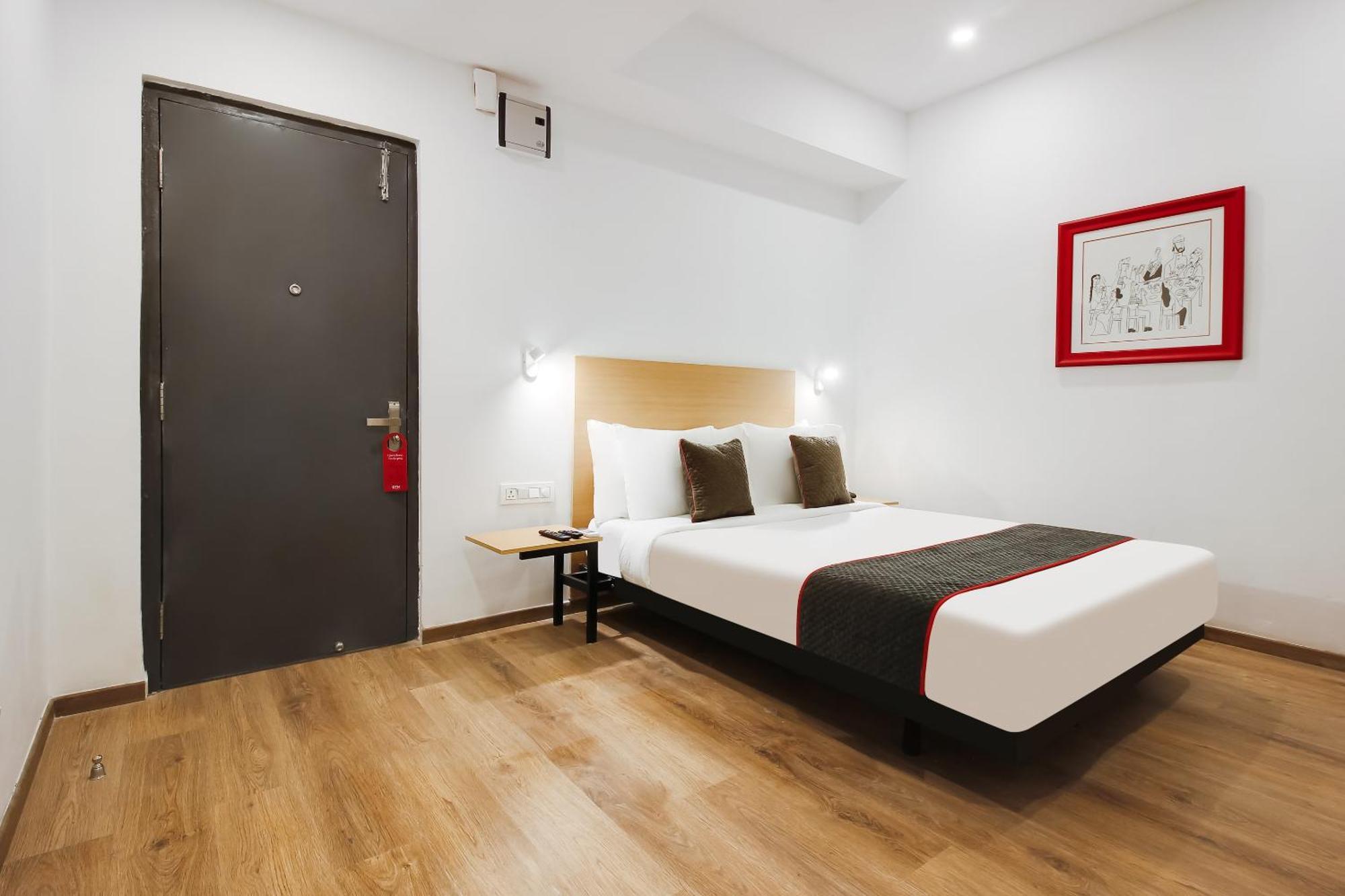 Super Townhouse The Cinco Hotel Near Esi Hospital 海得拉巴 外观 照片