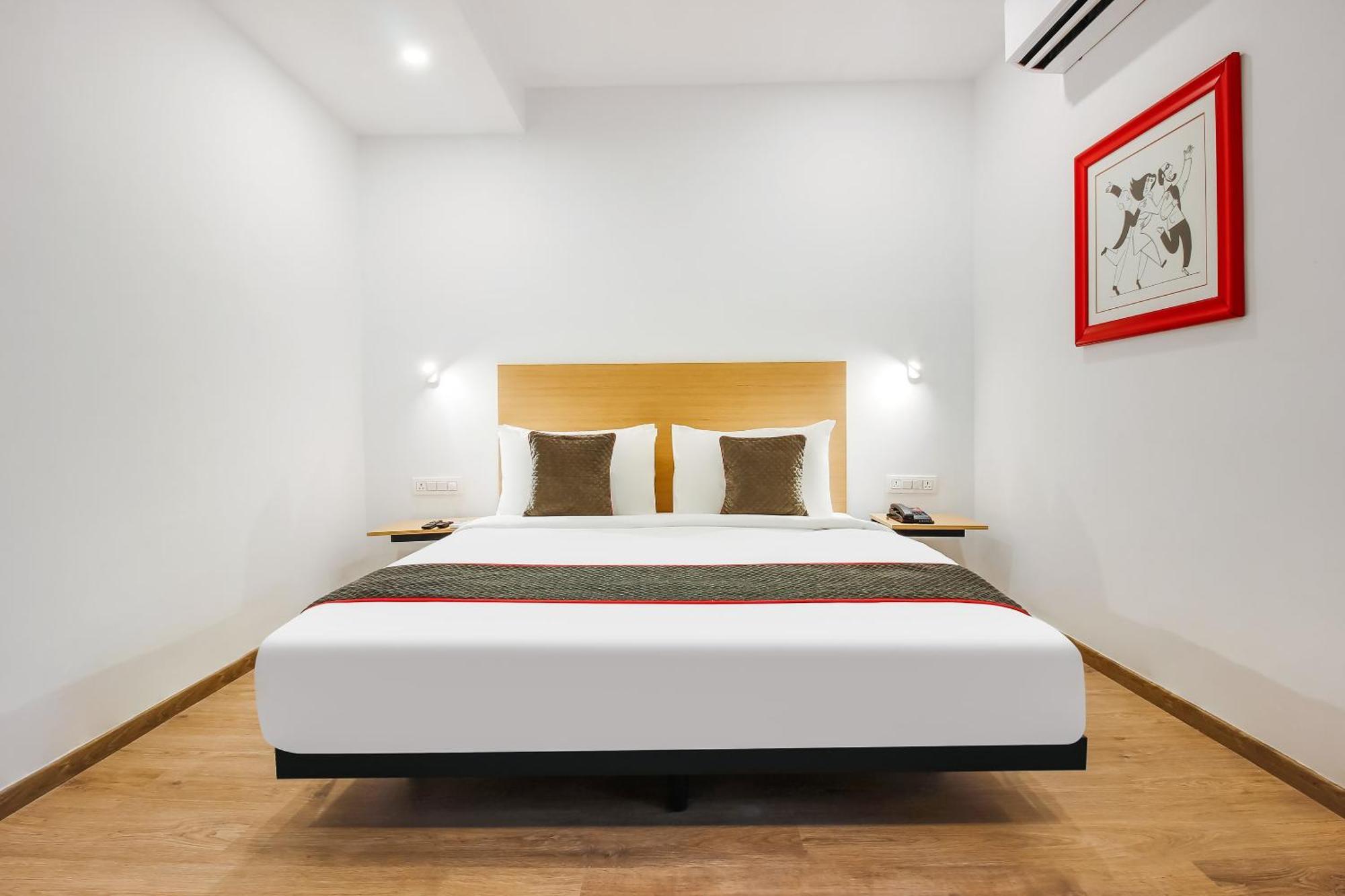 Super Townhouse The Cinco Hotel Near Esi Hospital 海得拉巴 外观 照片
