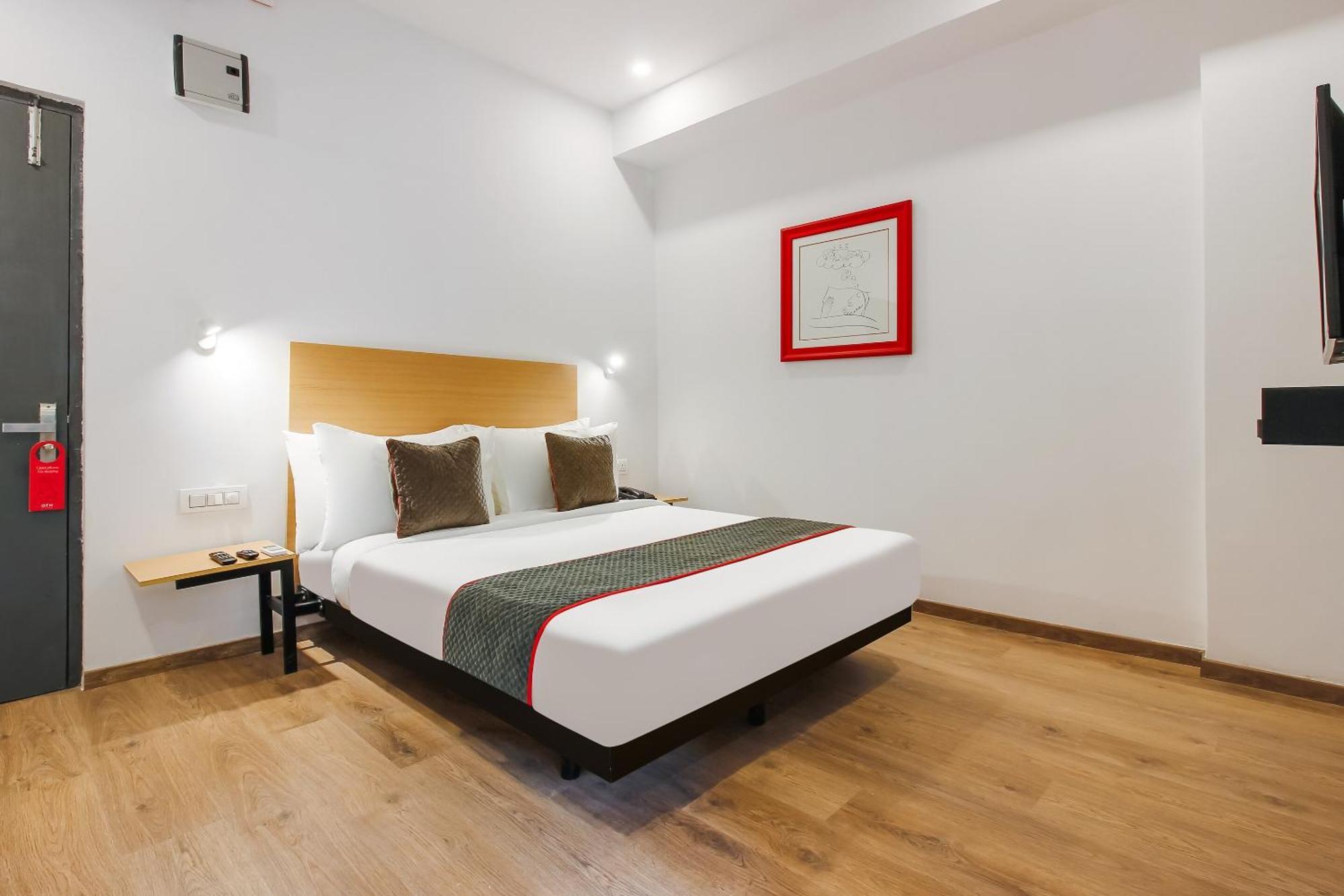 Super Townhouse The Cinco Hotel Near Esi Hospital 海得拉巴 外观 照片