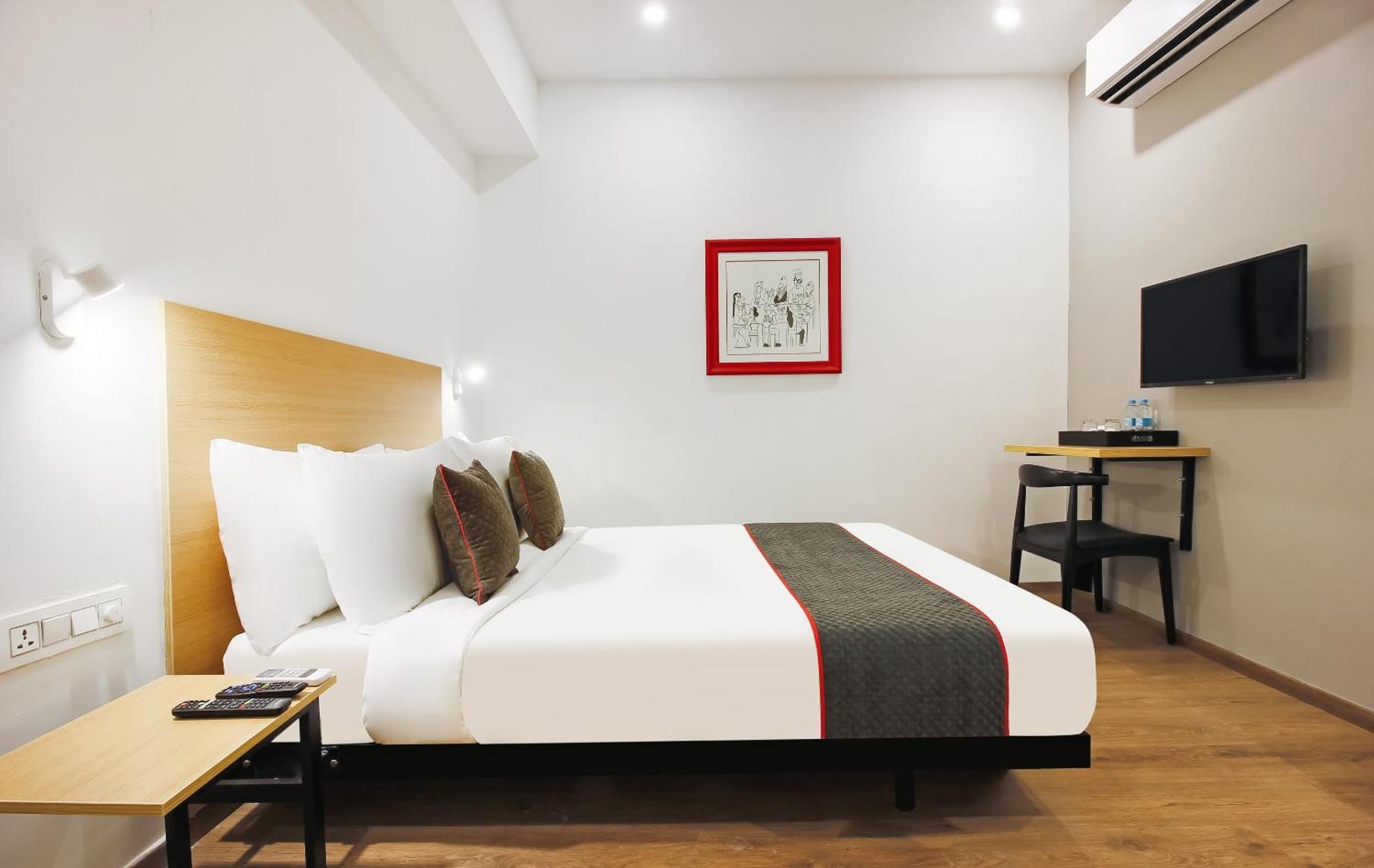Super Townhouse The Cinco Hotel Near Esi Hospital 海得拉巴 外观 照片