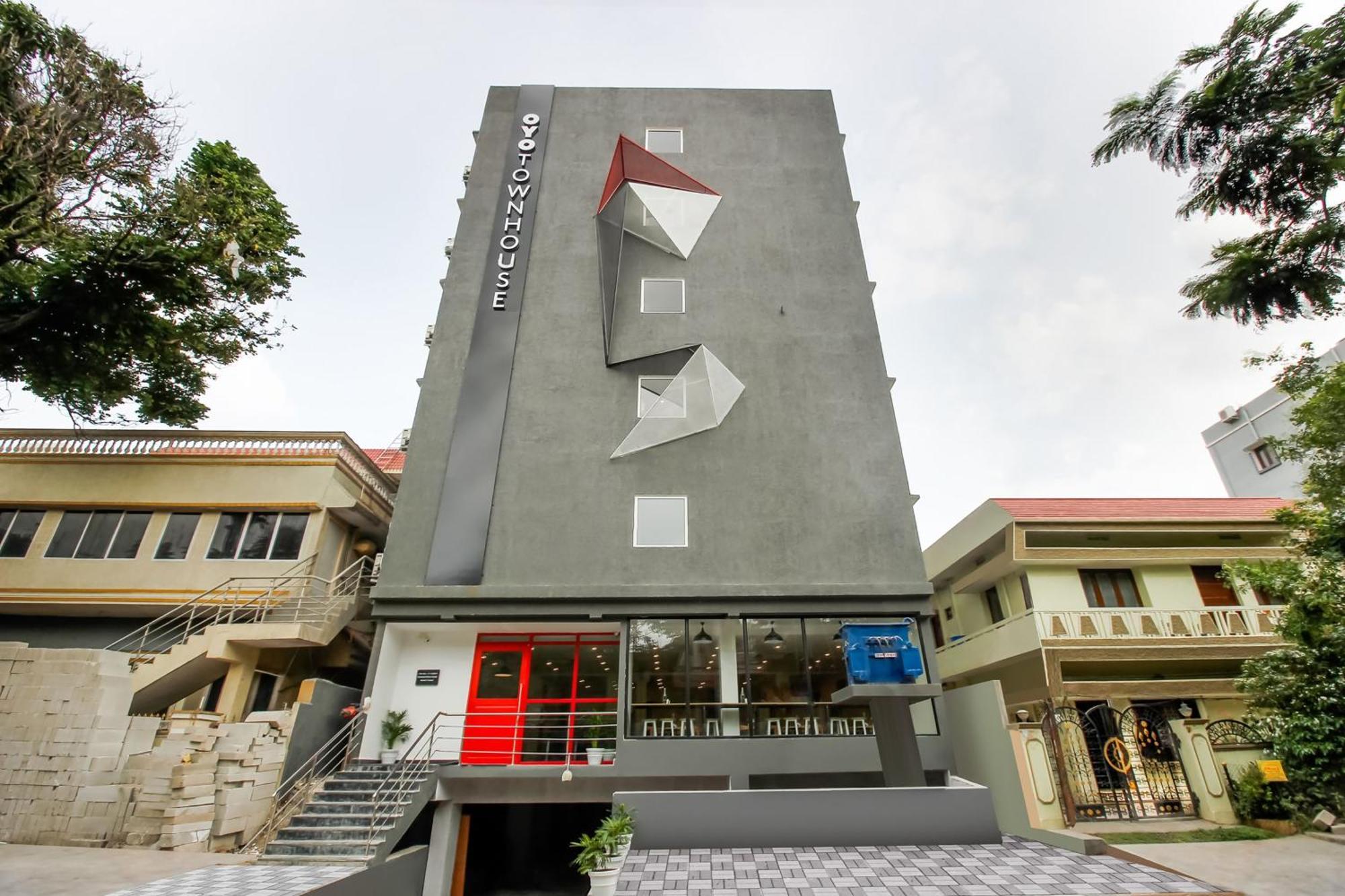 Super Townhouse The Cinco Hotel Near Esi Hospital 海得拉巴 外观 照片