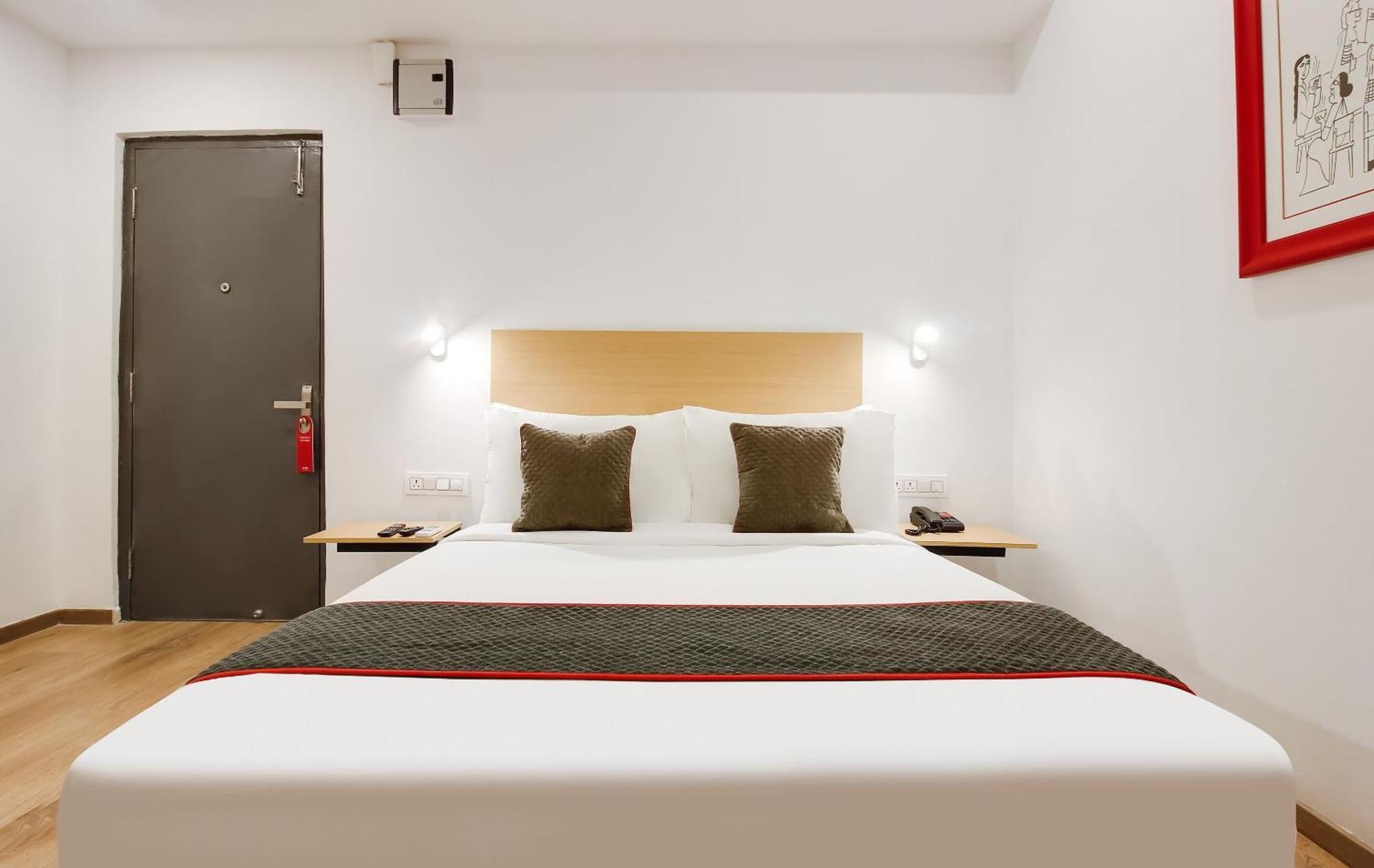 Super Townhouse The Cinco Hotel Near Esi Hospital 海得拉巴 外观 照片