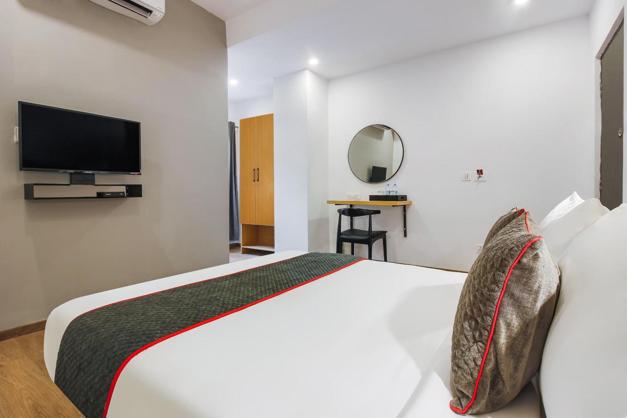 Super Townhouse The Cinco Hotel Near Esi Hospital 海得拉巴 外观 照片