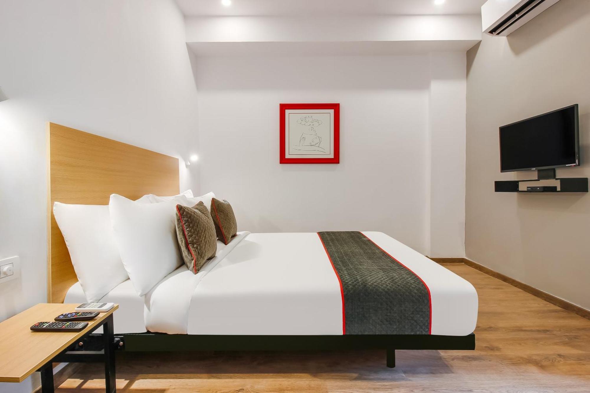 Super Townhouse The Cinco Hotel Near Esi Hospital 海得拉巴 外观 照片