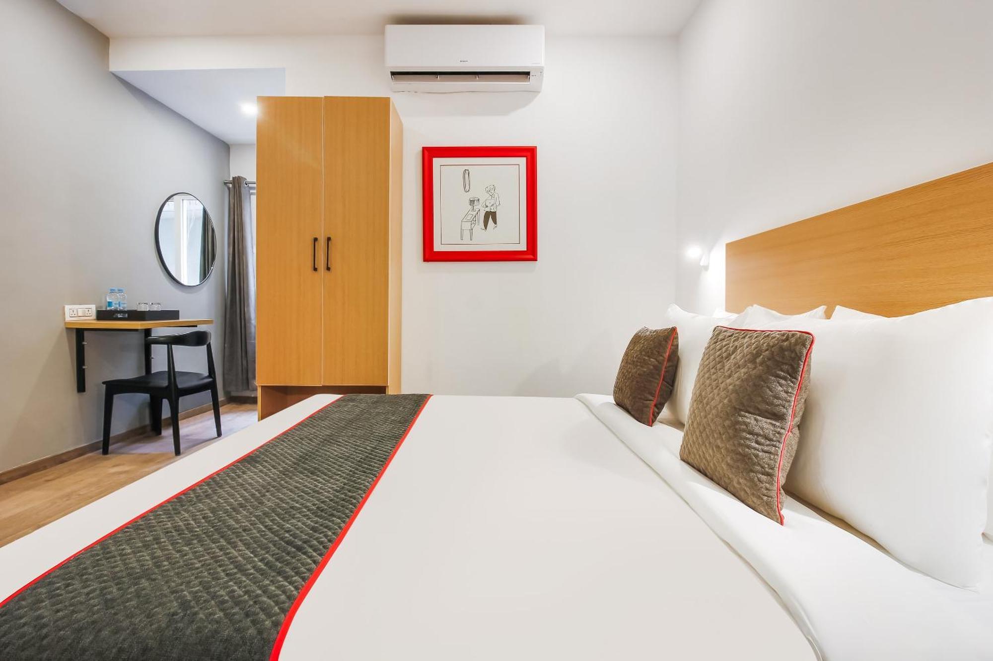 Super Townhouse The Cinco Hotel Near Esi Hospital 海得拉巴 外观 照片