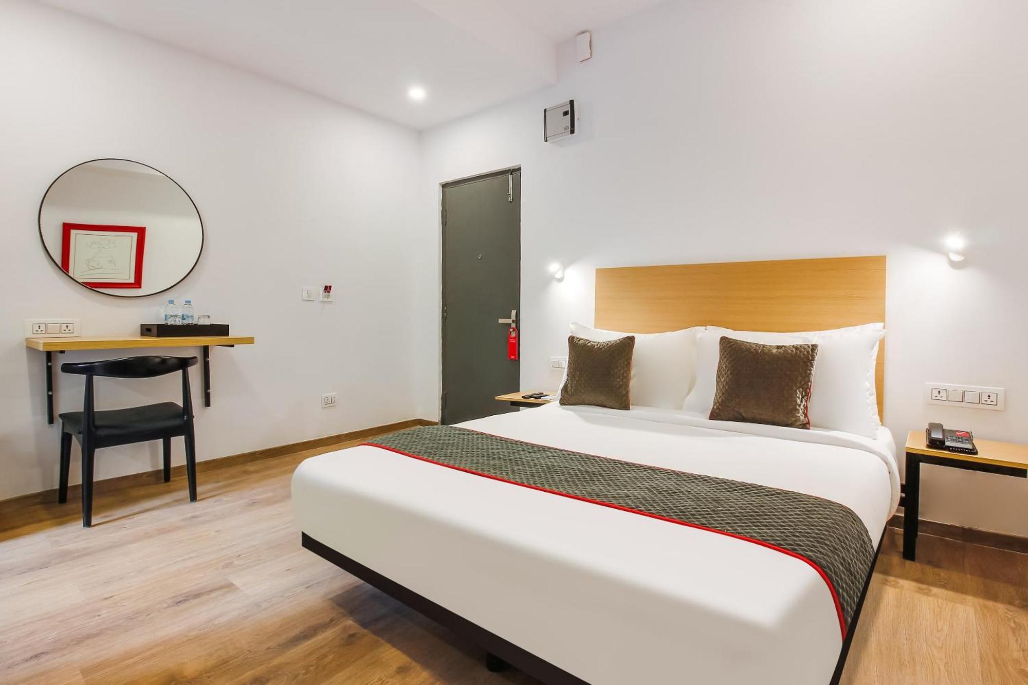 Super Townhouse The Cinco Hotel Near Esi Hospital 海得拉巴 外观 照片