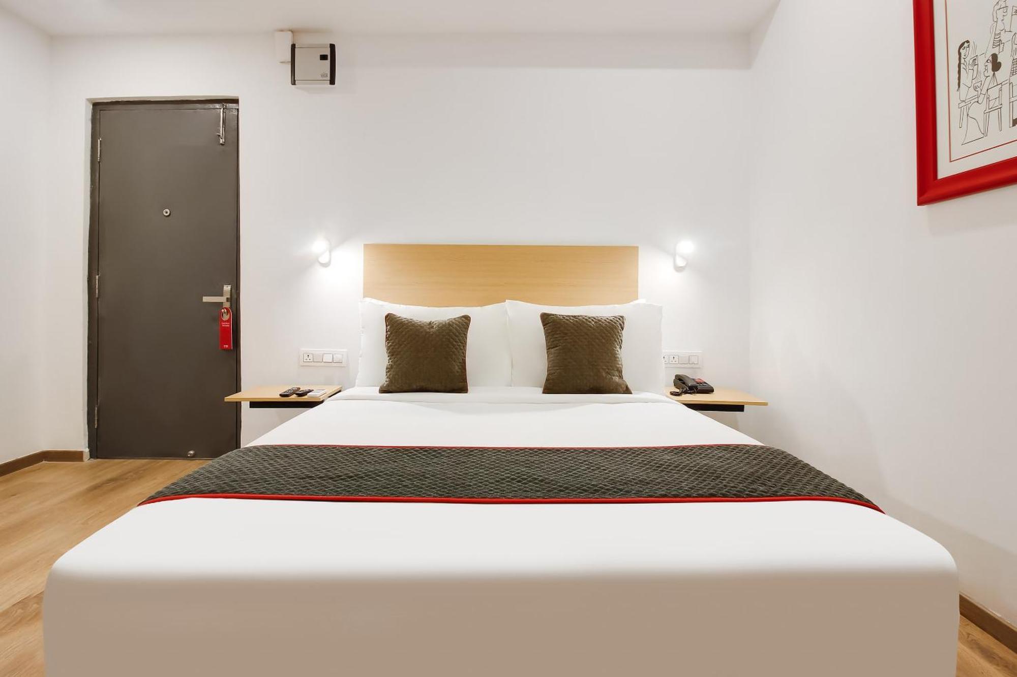 Super Townhouse The Cinco Hotel Near Esi Hospital 海得拉巴 外观 照片