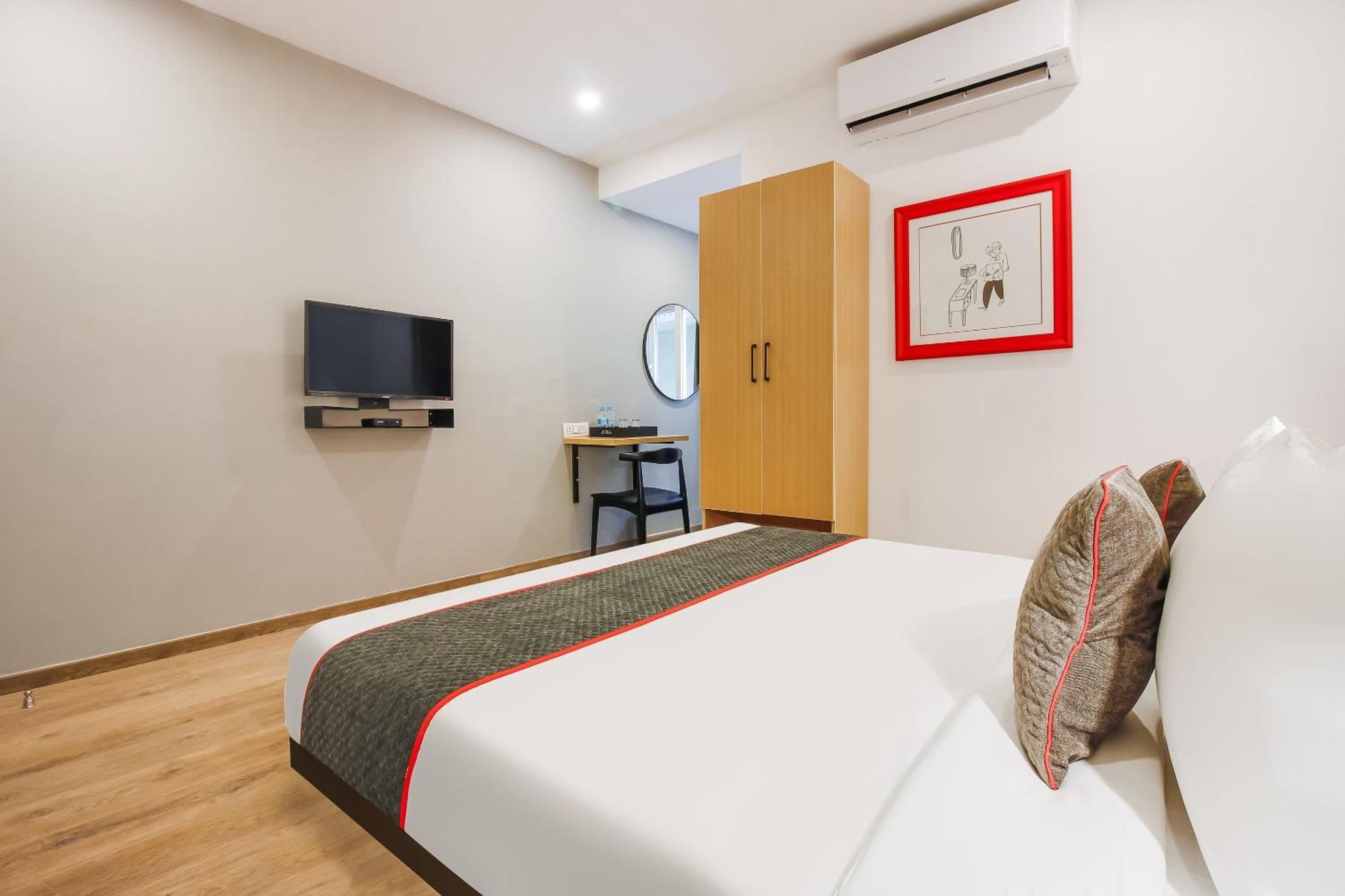 Super Townhouse The Cinco Hotel Near Esi Hospital 海得拉巴 外观 照片