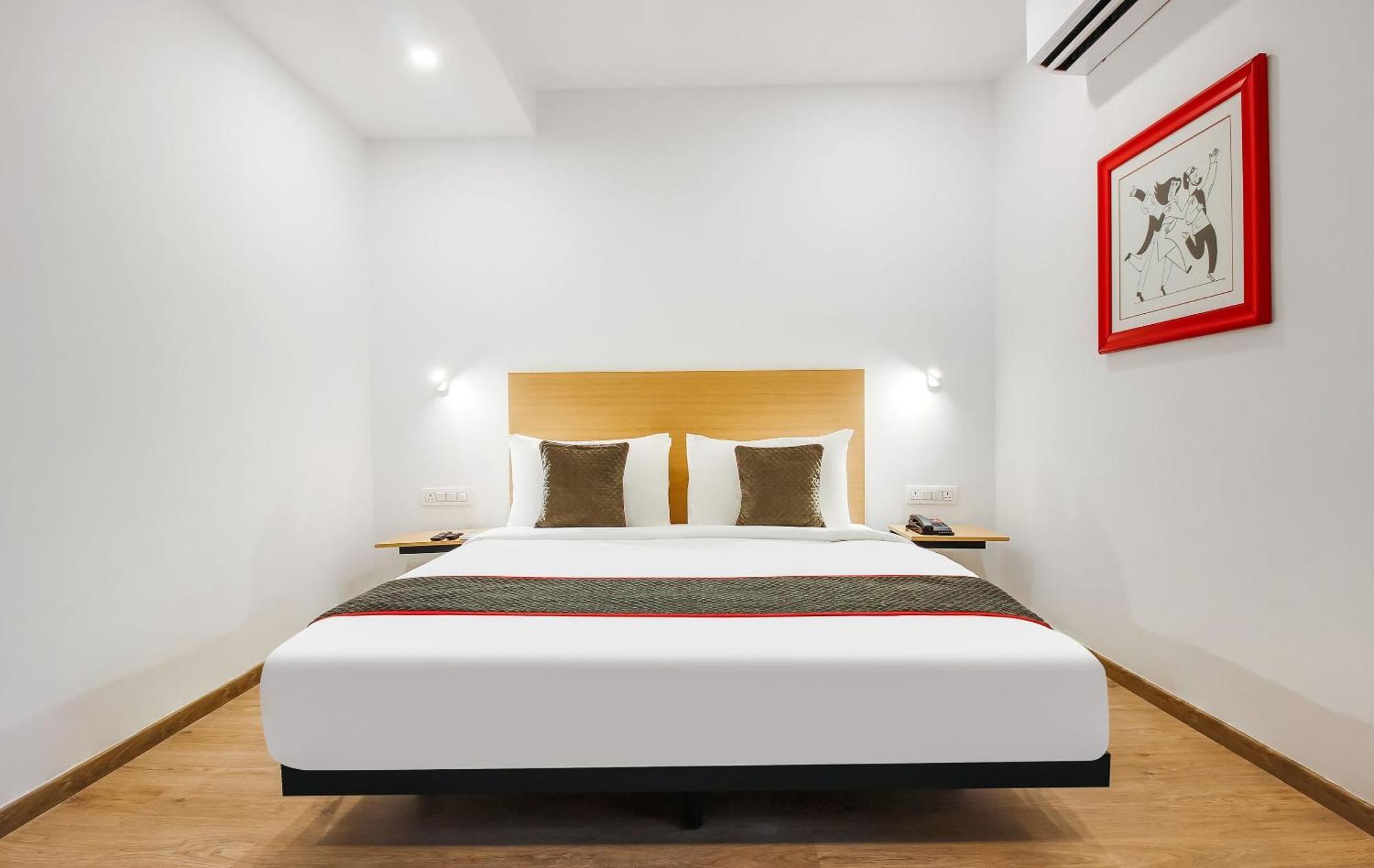 Super Townhouse The Cinco Hotel Near Esi Hospital 海得拉巴 外观 照片