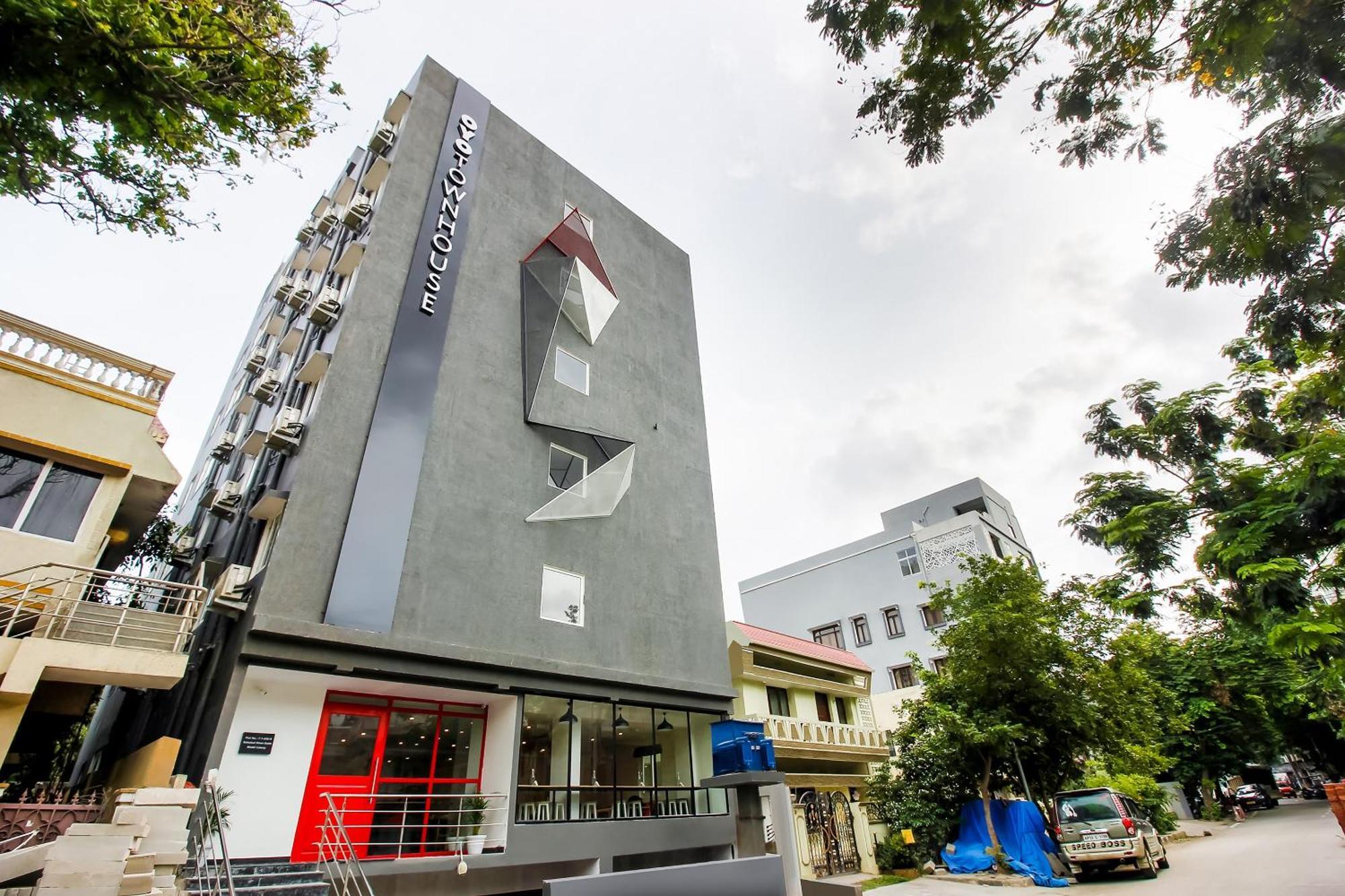 Super Townhouse The Cinco Hotel Near Esi Hospital 海得拉巴 外观 照片