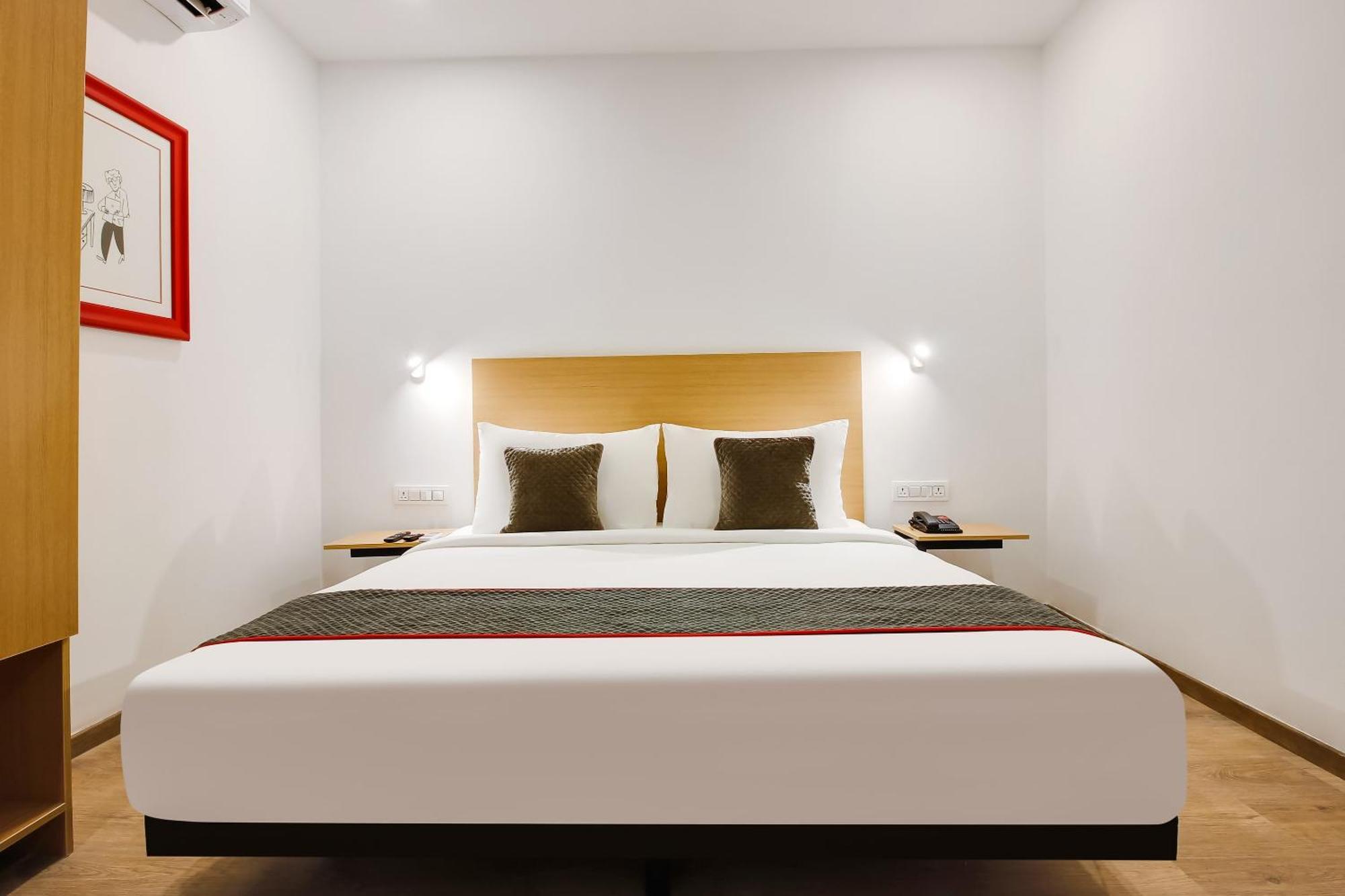 Super Townhouse The Cinco Hotel Near Esi Hospital 海得拉巴 外观 照片